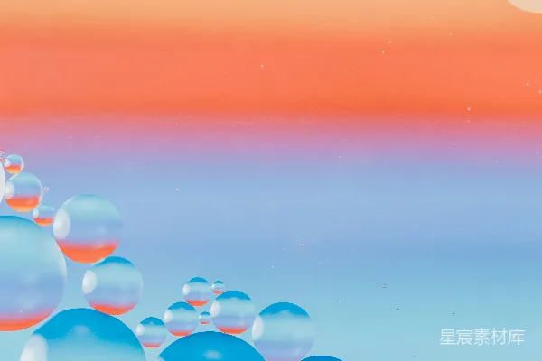 高清摄影 一群泡泡漂浮在水面上。