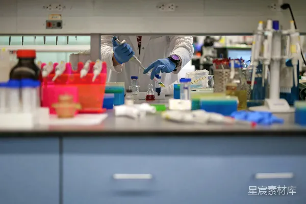 高清摄影 在实验室工作的科学家。
