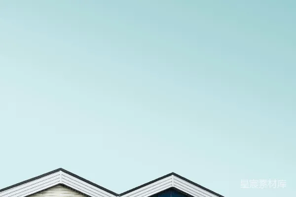 高清摄影 一架飞机在建筑物上方的天空中飞行。