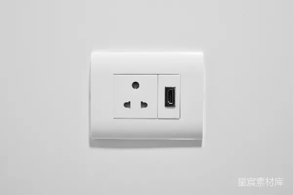 高清摄影 白色墙壁挂式电动开关