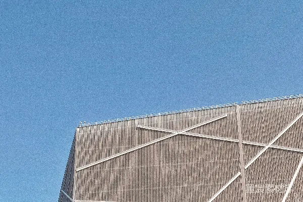 高清摄影 白天蓝天下的白色和灰色混凝土建筑