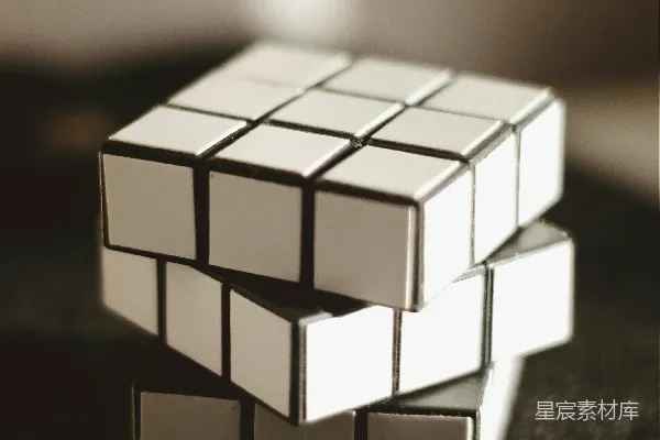 高清摄影 白色和黑色3x3魔方