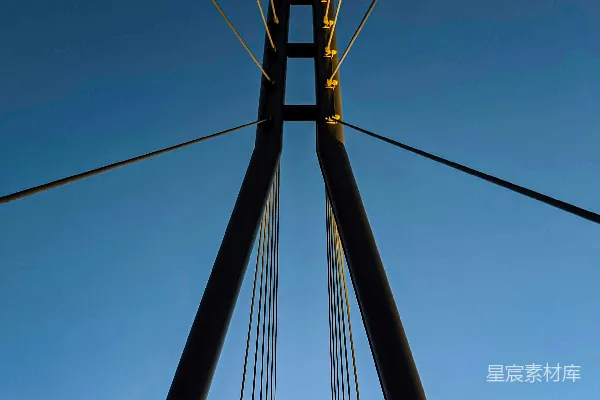 高清摄影 悬索桥顶部的景色