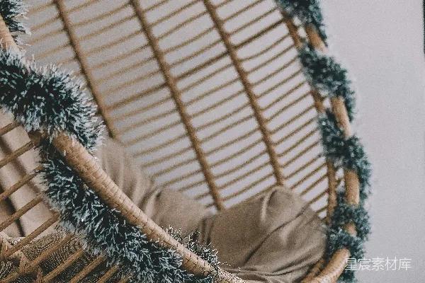 高清摄影 空荡荡的悬挂椅