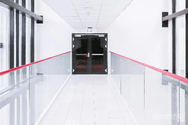 高清摄影 门前空无一人的过道