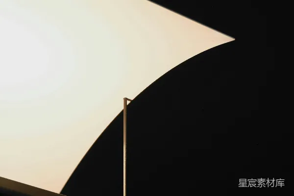 高清摄影 一盏挂在天花板上的灯