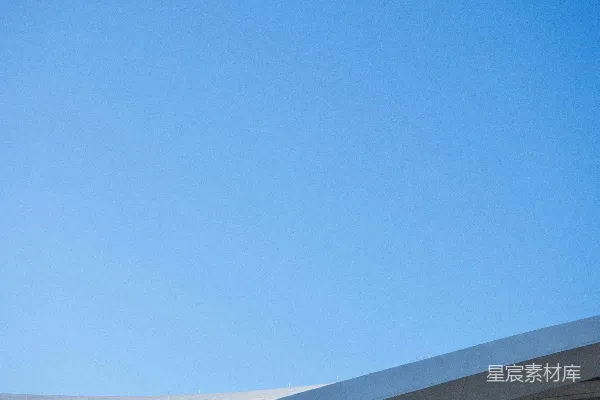 高清摄影 一个蓝色天空下的屋顶