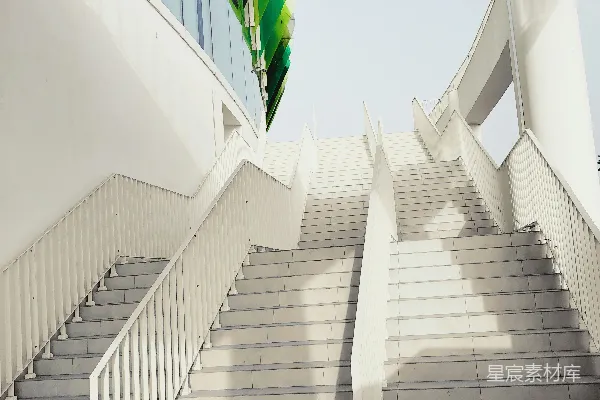高清摄影 一条通往建筑物的楼梯