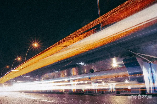 高清摄影 一张夜晚城市街道的模糊照片