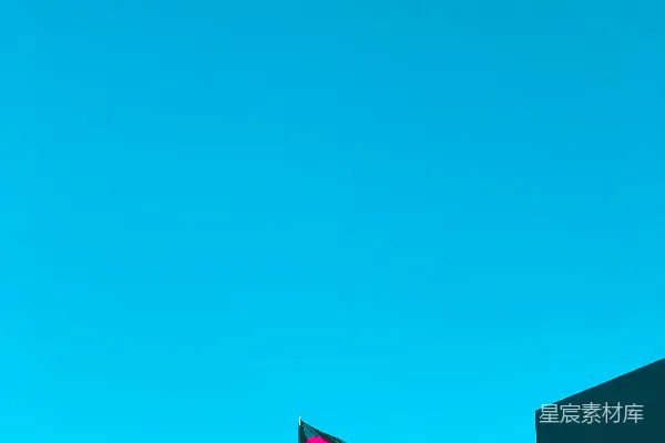 高清摄影 粉绿相间的旗帜在建筑物上飘扬
