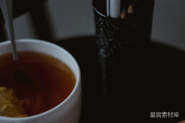 高清摄影 一杯带勺的茶