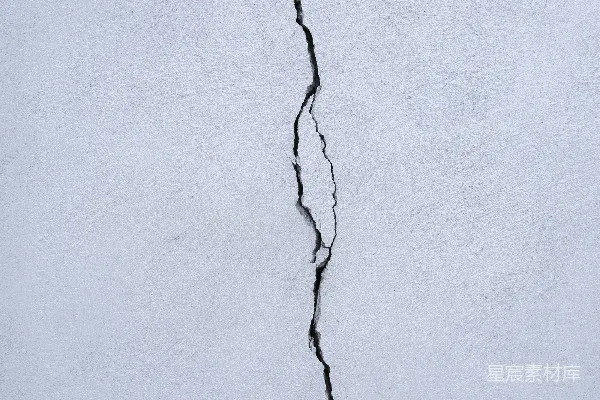 高清摄影 一幢建筑侧面的裂缝
