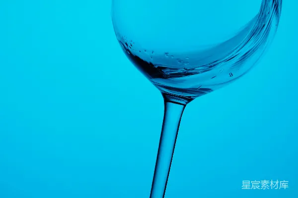 高清摄影 装有红酒的酒杯