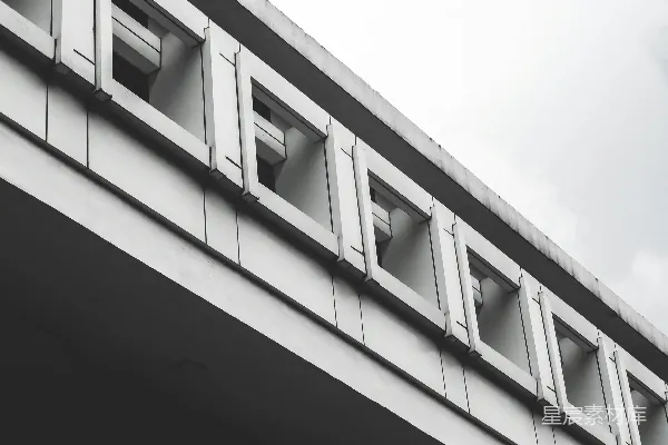 高清摄影 灰色的混凝土房子在晴朗的天空下