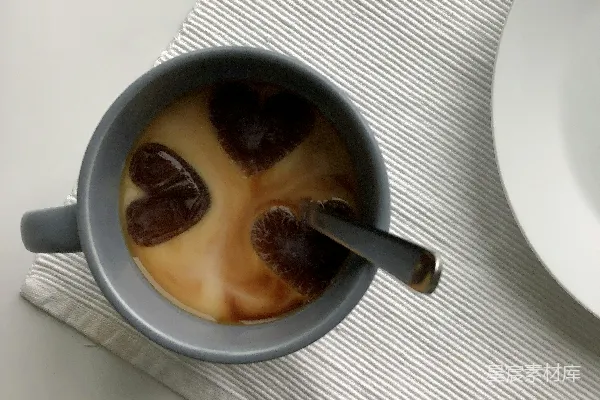 高清摄影 一杯咖啡里有一勺子