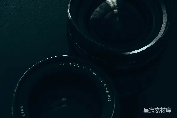 高清摄影 一个黑色背景的相机镜头