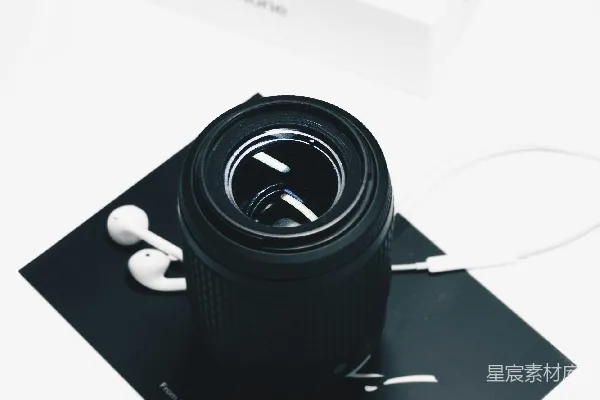 高清摄影 黑色变焦镜头和iPhone盒子