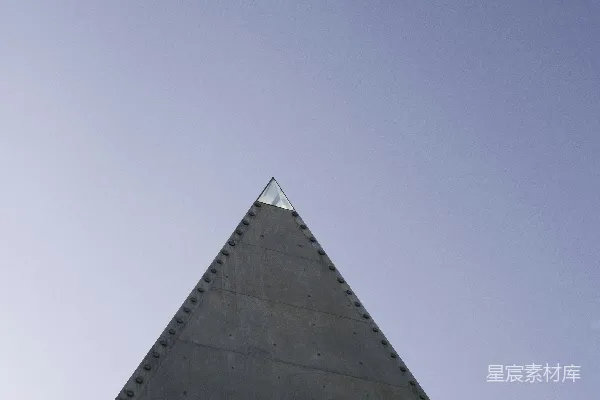 高清摄影 白天蓝天下灰色混凝土建筑