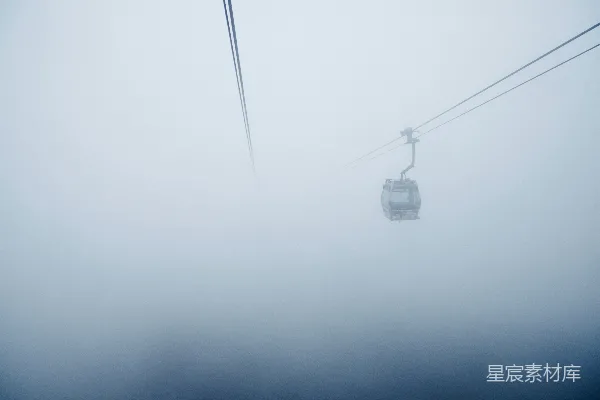 高清摄影 有雾的出租车