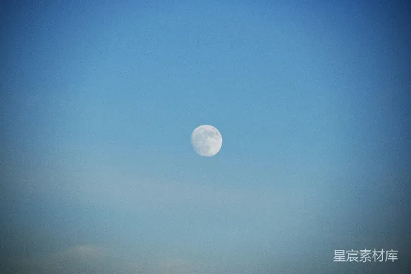高清摄影 白天的满月
