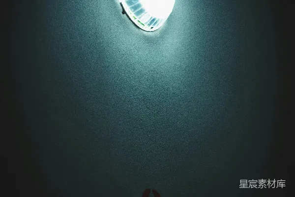 高清摄影 六号上方有一道明亮的光芒。