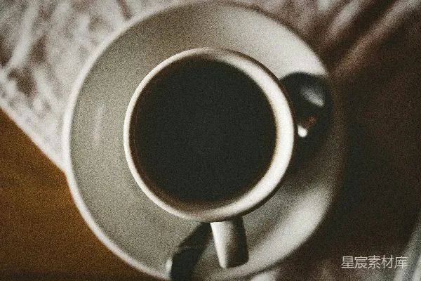 高清摄影 平铺摄影中的白色陶瓷杯