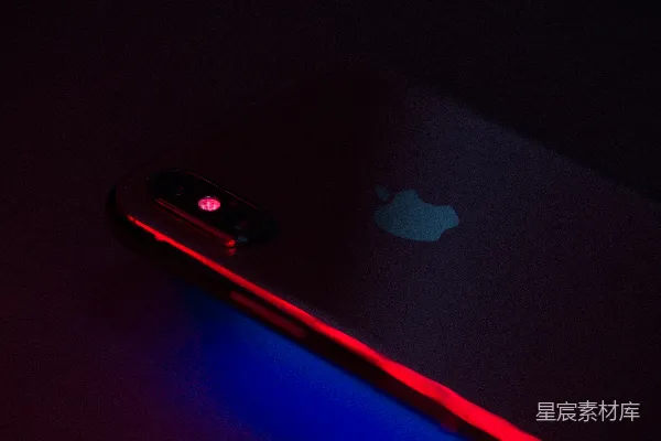 高清摄影 苹果Logo在iPhone屏幕上
