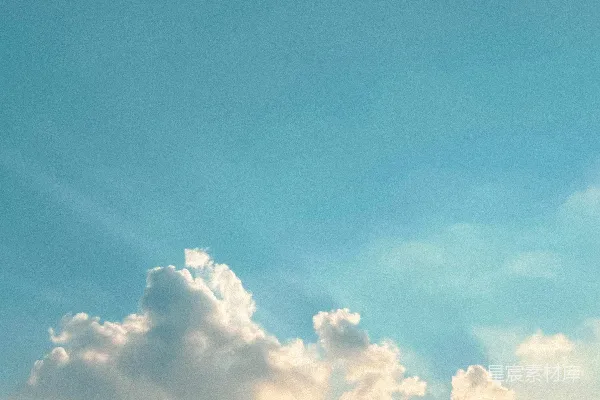 高清摄影 在明亮的多云天空下，莲花寺静谧无声。