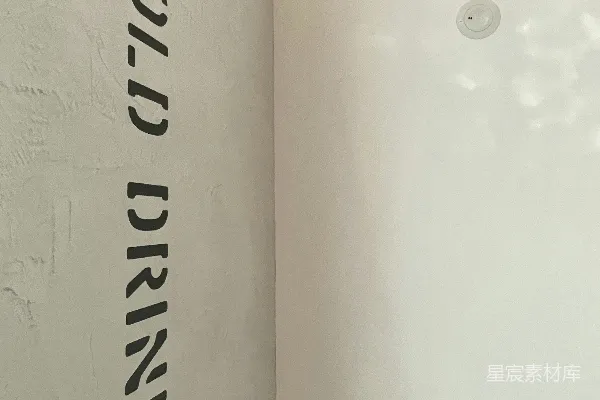 高清摄影 一面墙上写着黑色字母的白墙