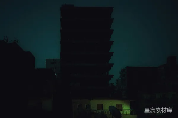 高清摄影 一幅夜间建筑物的黑暗画面