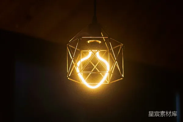 高清摄影 白色和黄色吊灯