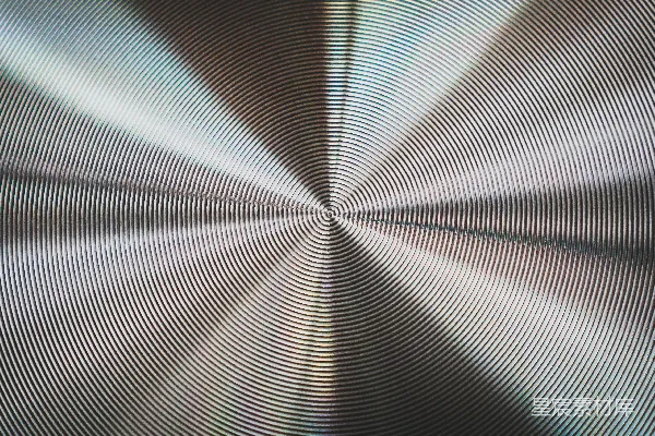 高清摄影 一张黑白照片，展示了一个圆形物体。