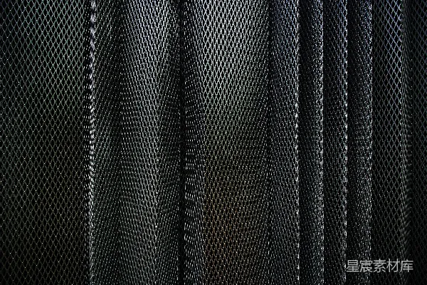 高清摄影 一个金属网格交叉图案，呈波浪状层层叠叠。