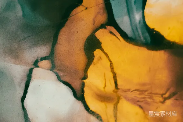 高清摄影 一张桌子上的香蕉皮的特写镜头