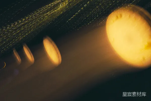 高清摄影 一张模糊的黄色物体照片