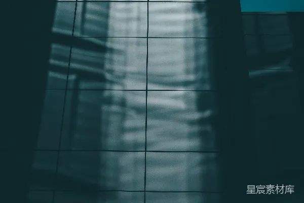 高清摄影 一座顶部有钟的高楼