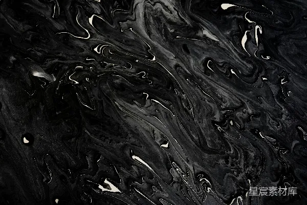 高清摄影 一张黑白照片中的水滴。