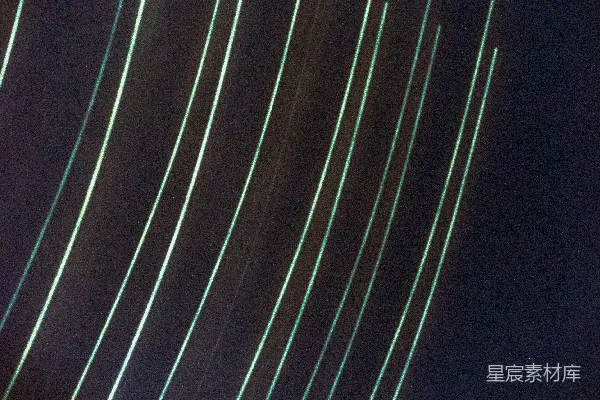 高清摄影 光带在黑暗背景上闪烁