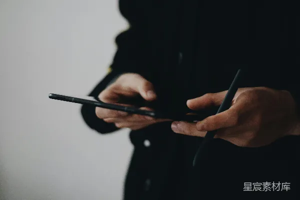 高清摄影 使用智能手机的人