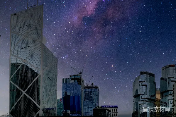 高清摄影 一座城市夜景，天空中布满了星星，有很多高楼大厦。