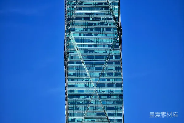 高清摄影 一座很高且有很多窗户的大楼