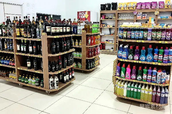 高清摄影 一家装满许多酒瓶的商店