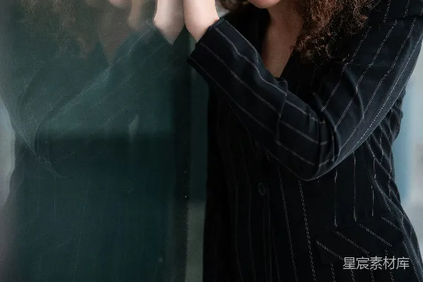 高清摄影 黑色长袖女上衣