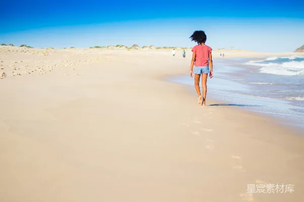 高清摄影 海滩上的孩子