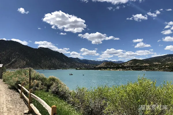 高清摄影 湖畔风光与山峦