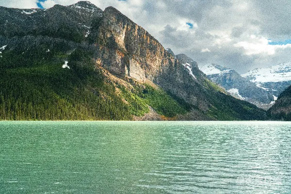 高清摄影 湖畔的宁静山景