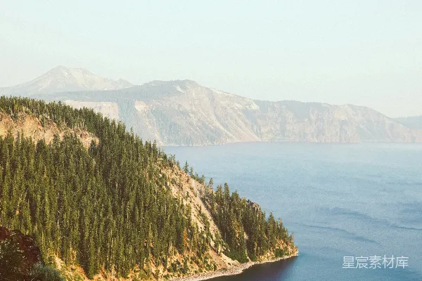 高清摄影 湖畔的山景