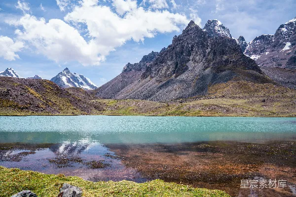 高清摄影 高山湖畔的宁静