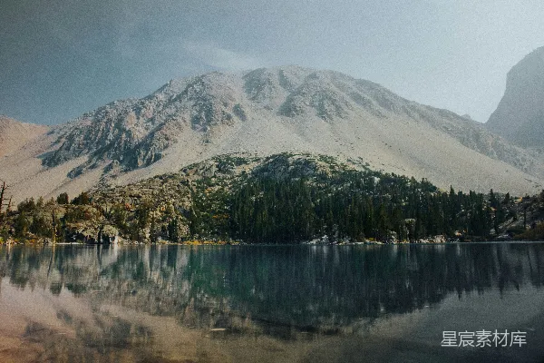 高清摄影 静谧的湖畔山景