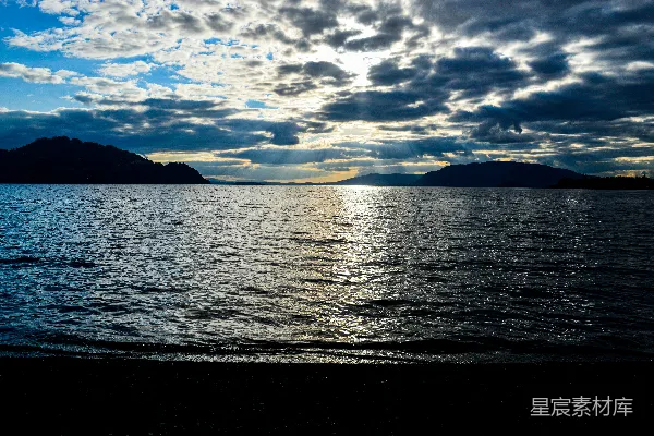 高清摄影 夕阳下的宁静湖景